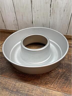 Vintage Mirro Aluminum 9.25" Jello Mold Bundt Cake 6.5 Cup Made in USA M-0729-22
